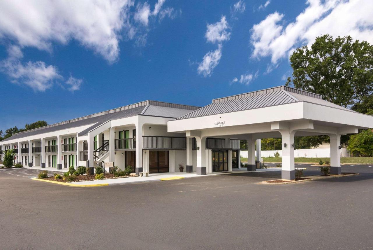 Quality Inn Emporia Exterior photo
